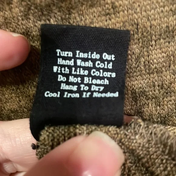 Super cute sweater - Picture 6 of 6